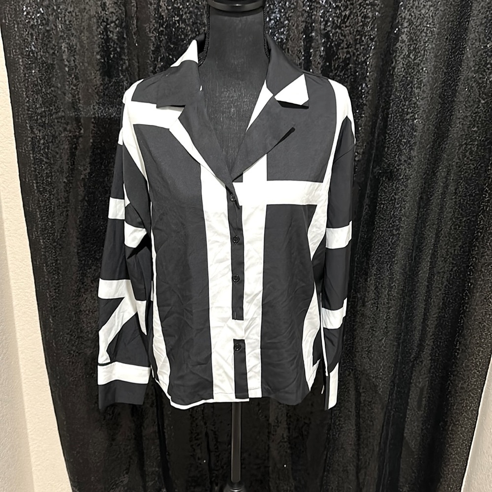 Black and White Geometric Print Button Up Blouse